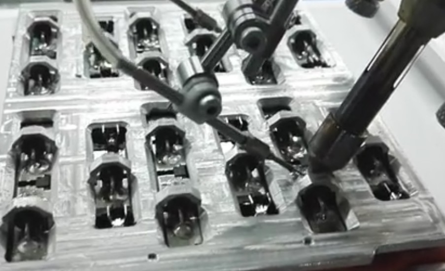 自动焊锡机太阳能板焊锡机作业
